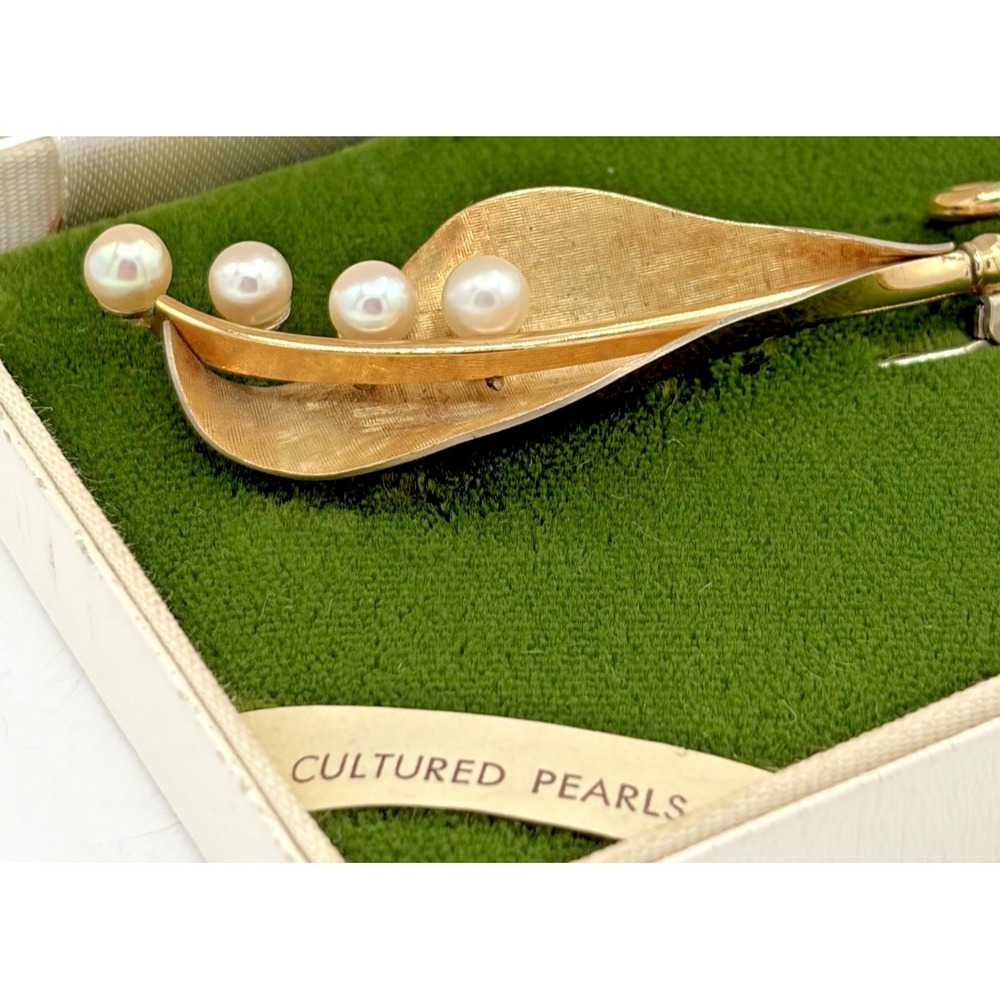 Vintage Krimentz Gold Tone Textured Leaf White Cultured Pearl Brooch Pin